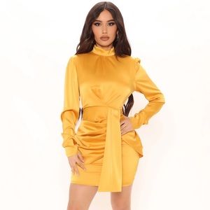 NWT FASHION NOVA DRESS SIZE SMALL